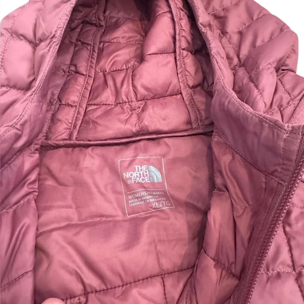 The Northface Thermoball Pink Quilted Hooded Jacket Size XL - Picture 4 of 10